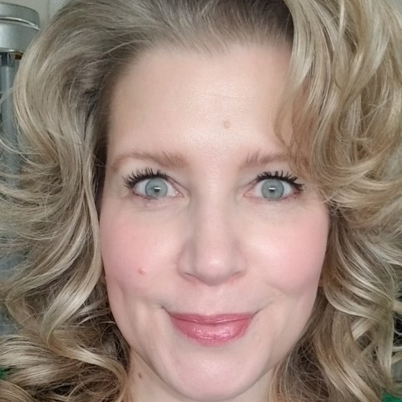 Meet your Posher, Lisa - Picture 1 of 1